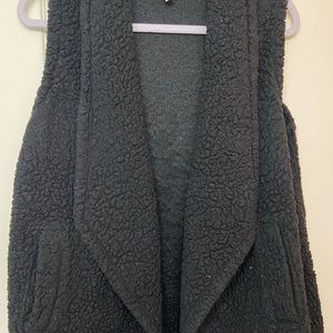 Harlow & Rose Vest - Medium